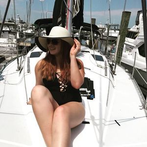 Meet your Posher, Caitlin